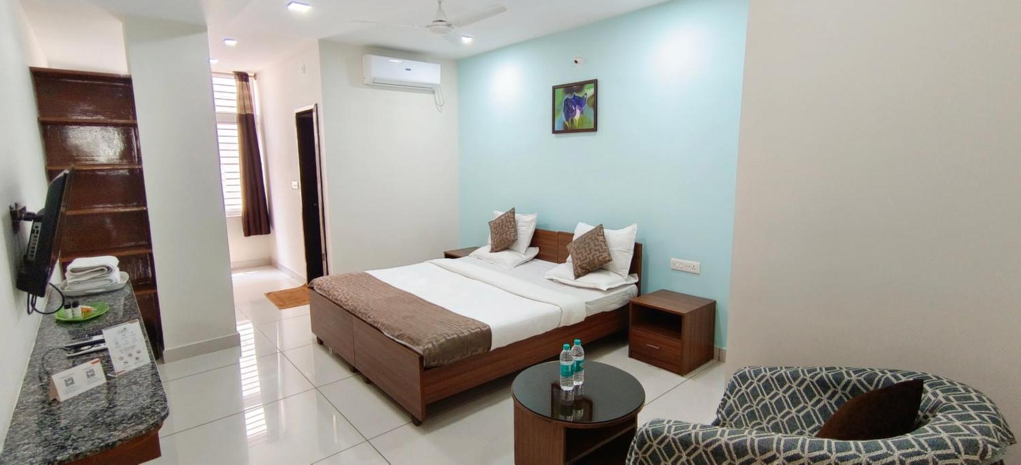 Sugamya Corner Guesthouse Maisur Dış mekan fotoğraf
