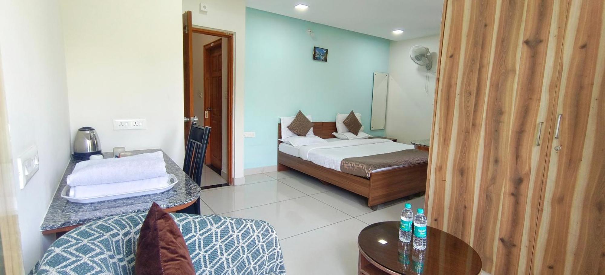 Sugamya Corner Guesthouse Maisur Dış mekan fotoğraf